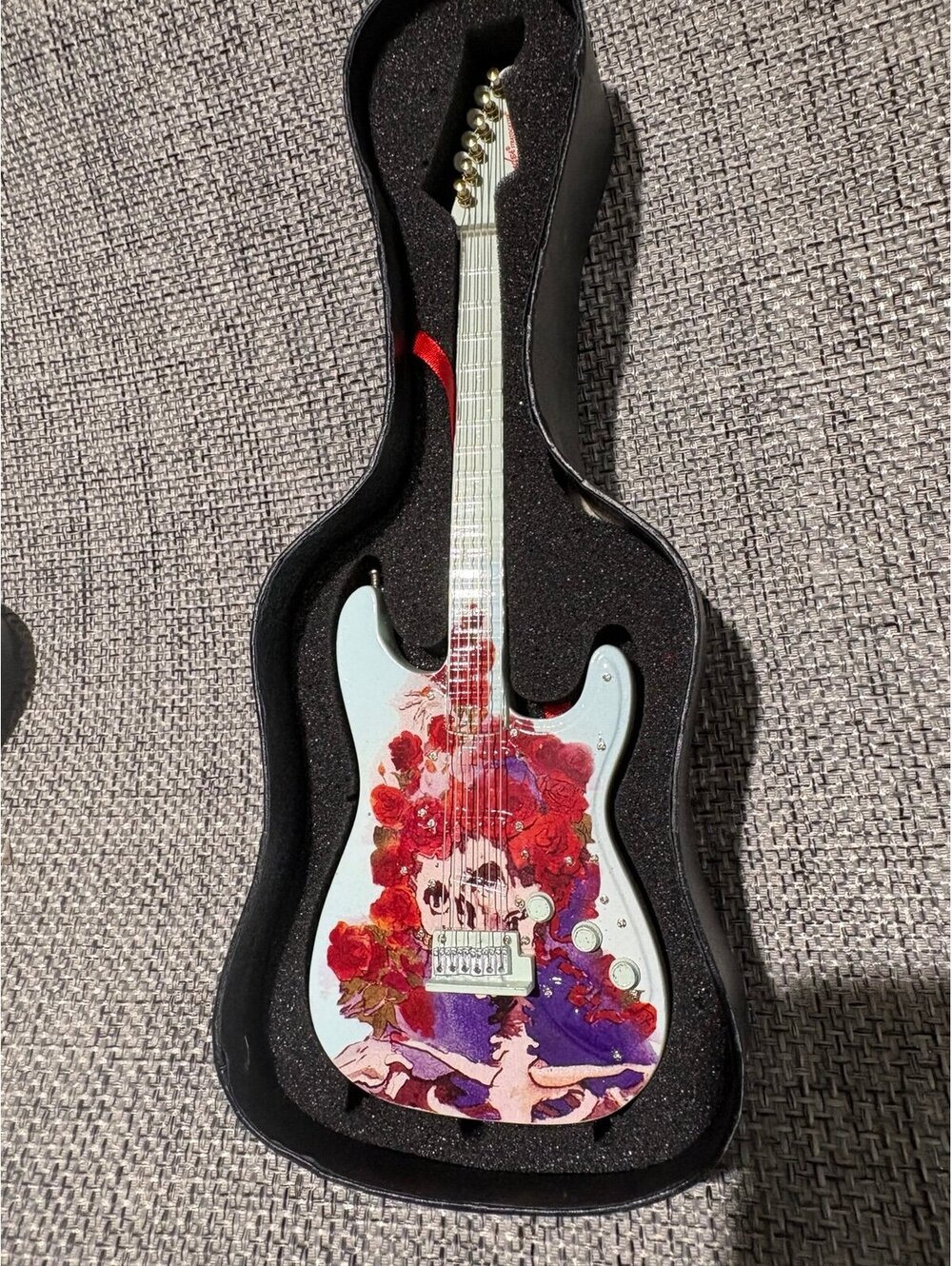 2003 Guitar Mania 1020 Skull and Roses miniature Fender Stratocaster guitar